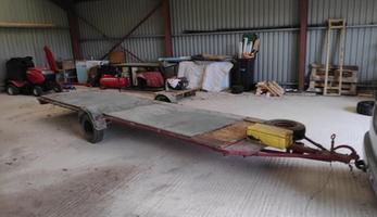 Long flatbed trailer