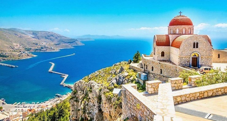 Island Hopping in Greece: A Pilot's Paradise